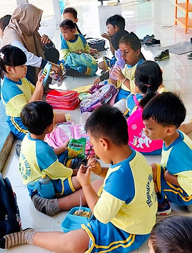 Kegiatan murid di Chatya ManisKegiatan murid di Chatya Manis